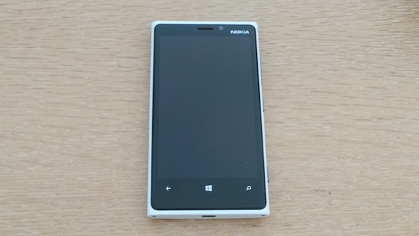 Nokia Lumia 920 : Un téléphone élégant, puissant et pensé pour la photo - Un téléphone avec une taille raisonnable