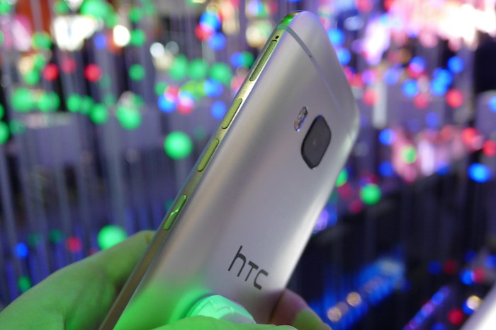 HTC One M9 : tranche latérale droite