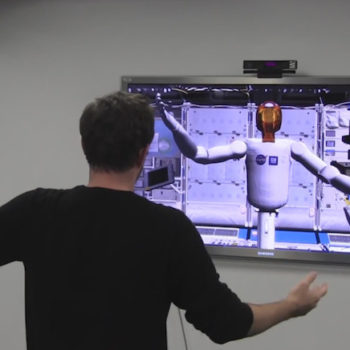 les oculus rift et le kinect utilises pour bras de robot developpe par la nasa 1