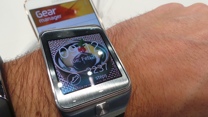 mwc14 prise en main des smartwatchs gear 2 et gear 2 neo de samsung 1