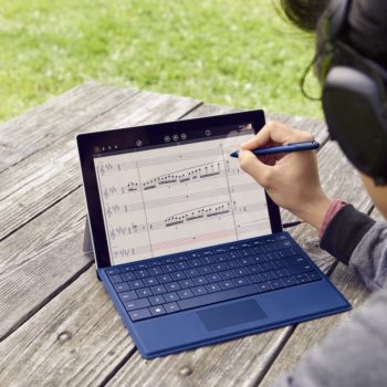 02 microsoft surface lawn 00559 vs r1d