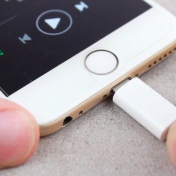 Lightning EarPods image 001