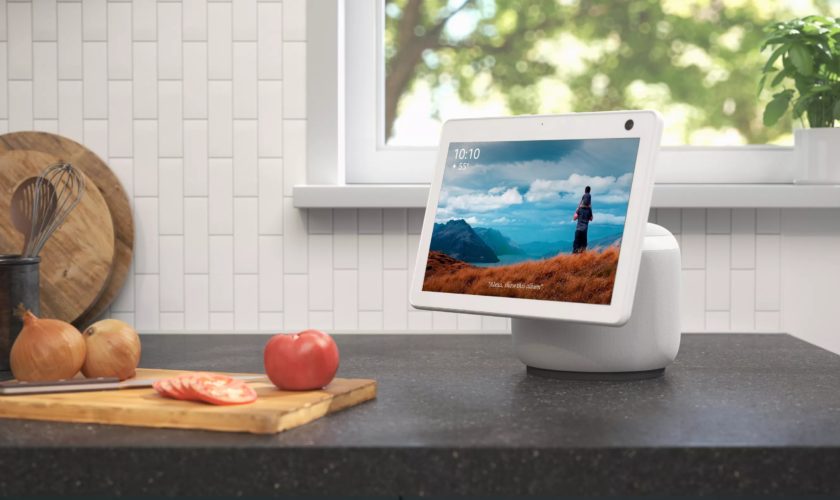 Echo Show 10 Glacier White Kit