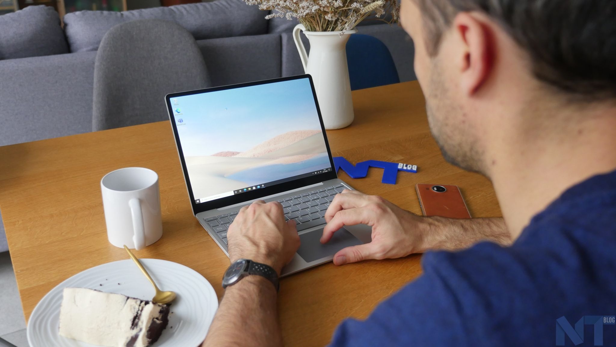 Surface Laptop Go 16