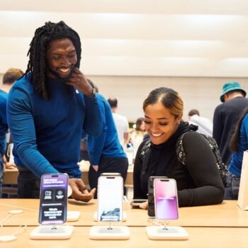 Apple Fifth Avenue New York cust 1