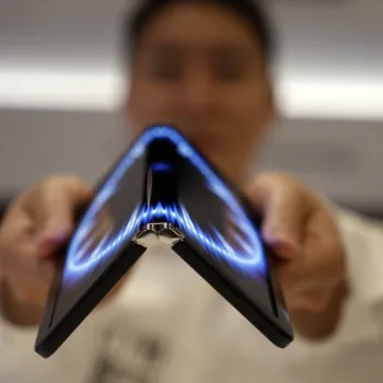 LG foldable display