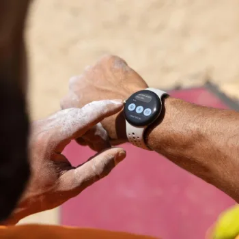 Pixel Watch 2 Lifestyle Outdoor