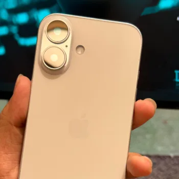 iPhone 16 : Photos fuitées révèlent un nouveau design avec caméras alignées verticalement