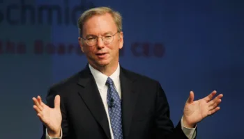 Eric Schmidt sur Google : « Travailler moins n’est pas la clé du succès dans l’IA »