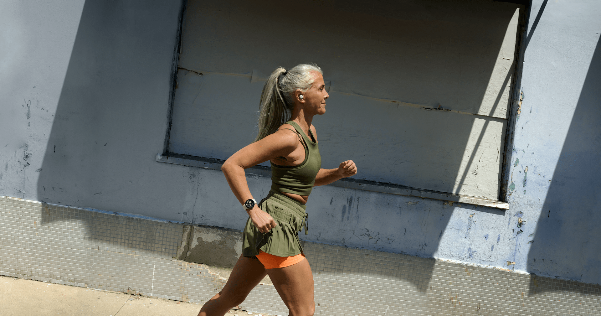 Woman Running with Pixel Watch 3 Active Porcelain Band