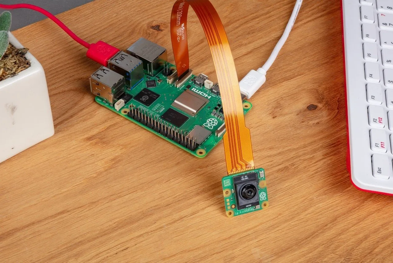 Raspberry Pi lance sa caméra IA : la vision artificielle à la portée de tous