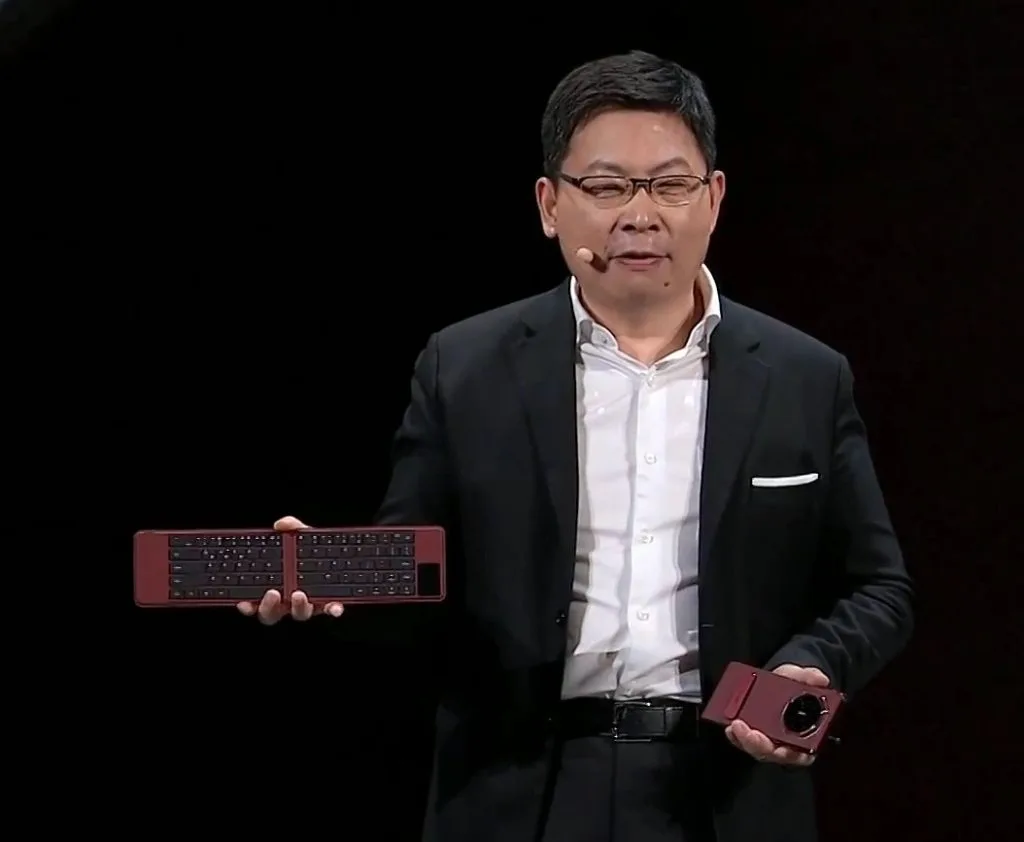 HUAWEI Mate XT foldable keyboard jpg