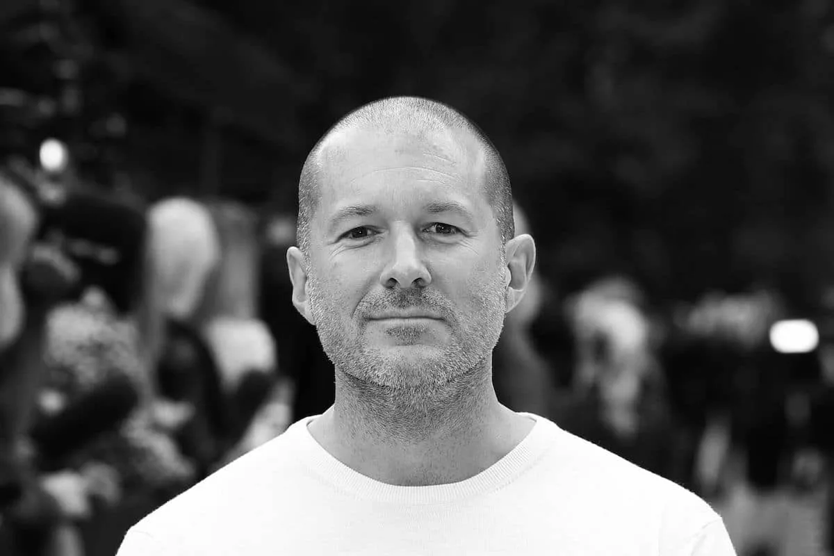 Jony Ive et OpenAI : le duo de choc prêt à réinventer le smartphone avec l'IA ?