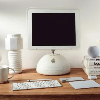 Apple : un écran connecté inspiré de l'iMac G4 pour 2025 ?