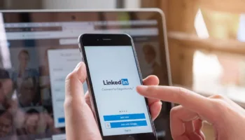 LinkedIn accusé d'espionnage : Vos messages privés pour entraîner l'IA ?