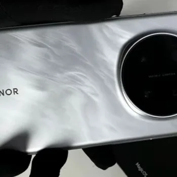 1444x920 un smartphone tres haut