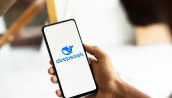 DeepSeek : plus transparent, plus performant, moins cher que ChatGPT ?