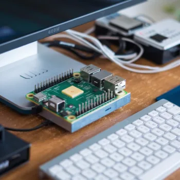 Raspberry Pi : comment exécuter des modèles d'IA en local ? Guide complet