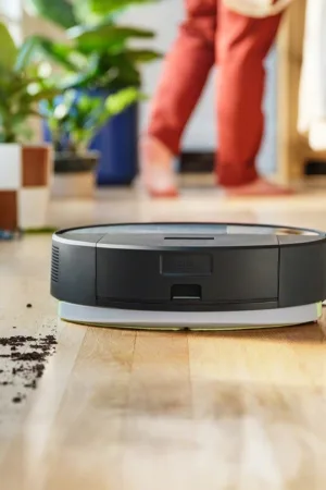 Roomba 205 DustCompactor Combo : iRobot lance un aspirateur robot compact avec compactage de poussière