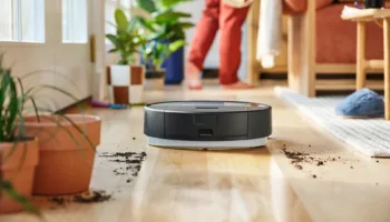 Roomba 205 DustCompactor Combo : iRobot lance un aspirateur robot compact avec compactage de poussière