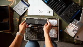 iFixit lance un vérificateur de compatibilité pour faciliter vos réparations