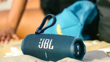 JBL Flip 7 et Charge 6 : les nouvelles enceintes portables boostées à l'IA et à l'autonomie