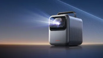 Anker Nebula X1 : 4K, 3500 lumens, refroidissement liquide... le cinéma partout !