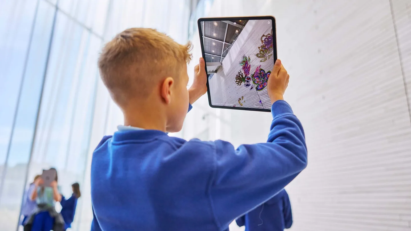 Apple iPad AR artists student in