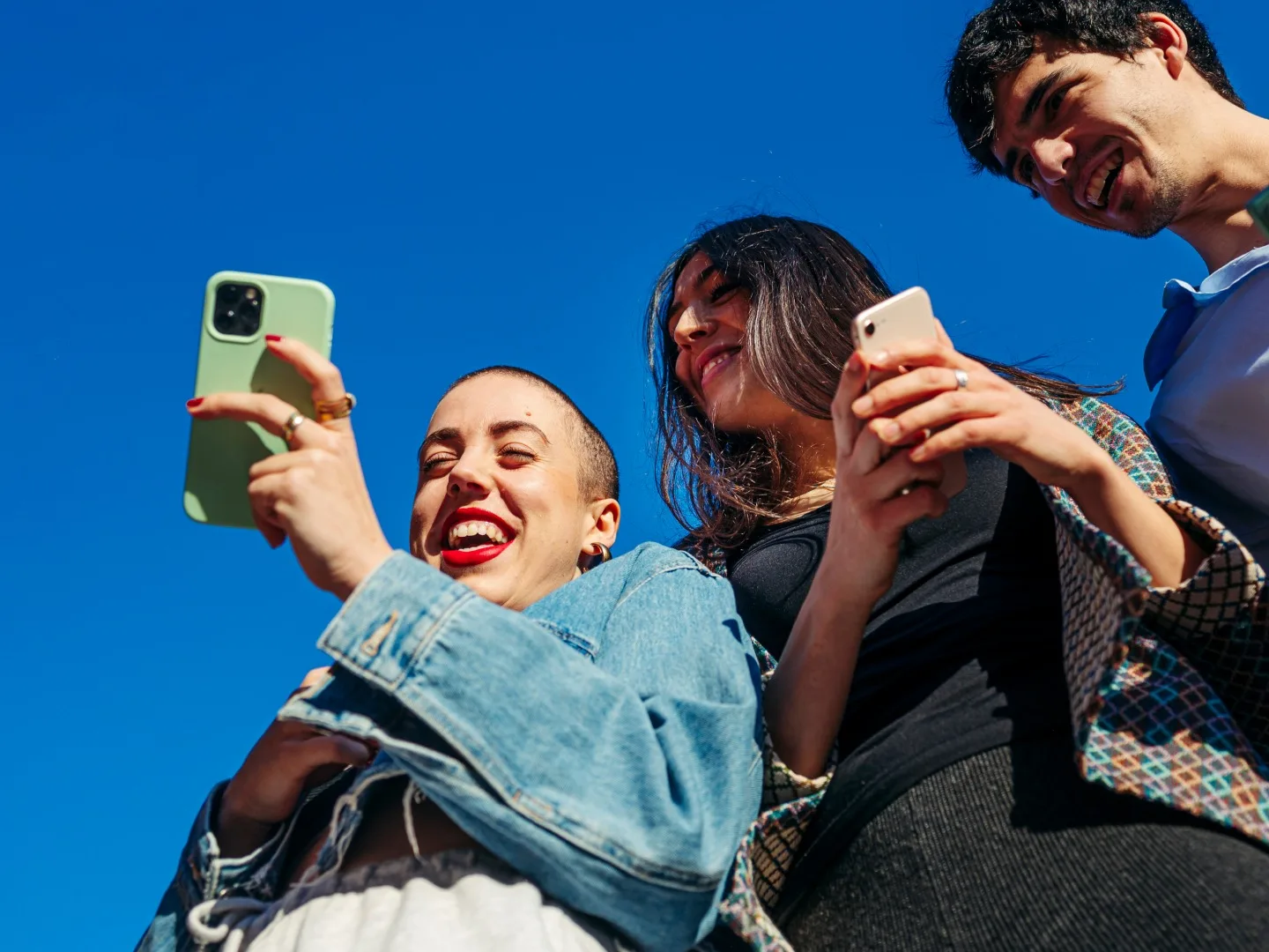 Meta : Vos posts Facebook et Instagram vont entraîner leur IA en Europe !